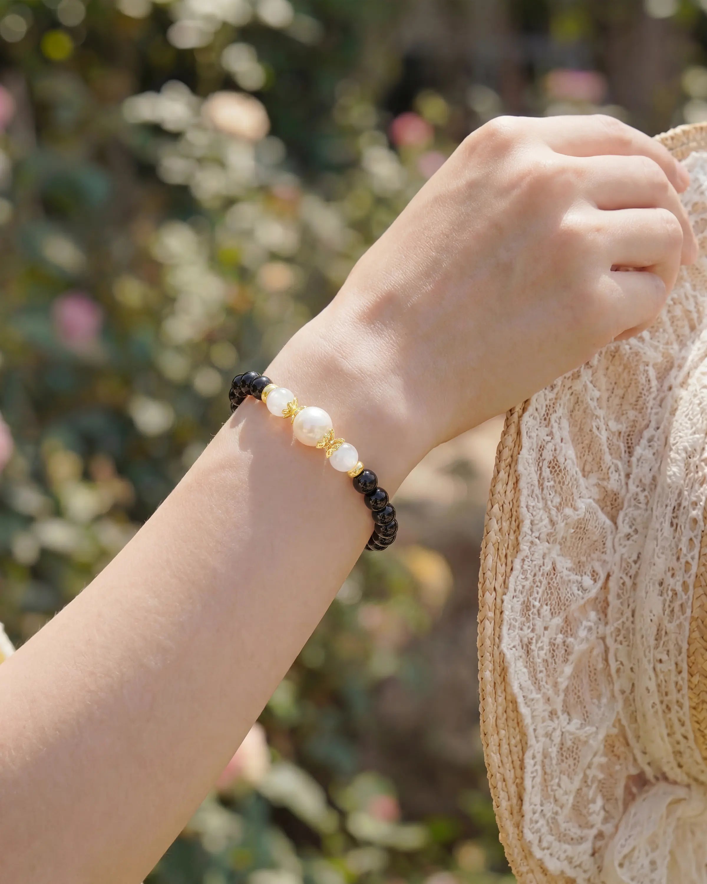 Black_Onyx_Moonstone_Gold_Bracelet_Courage_Balance