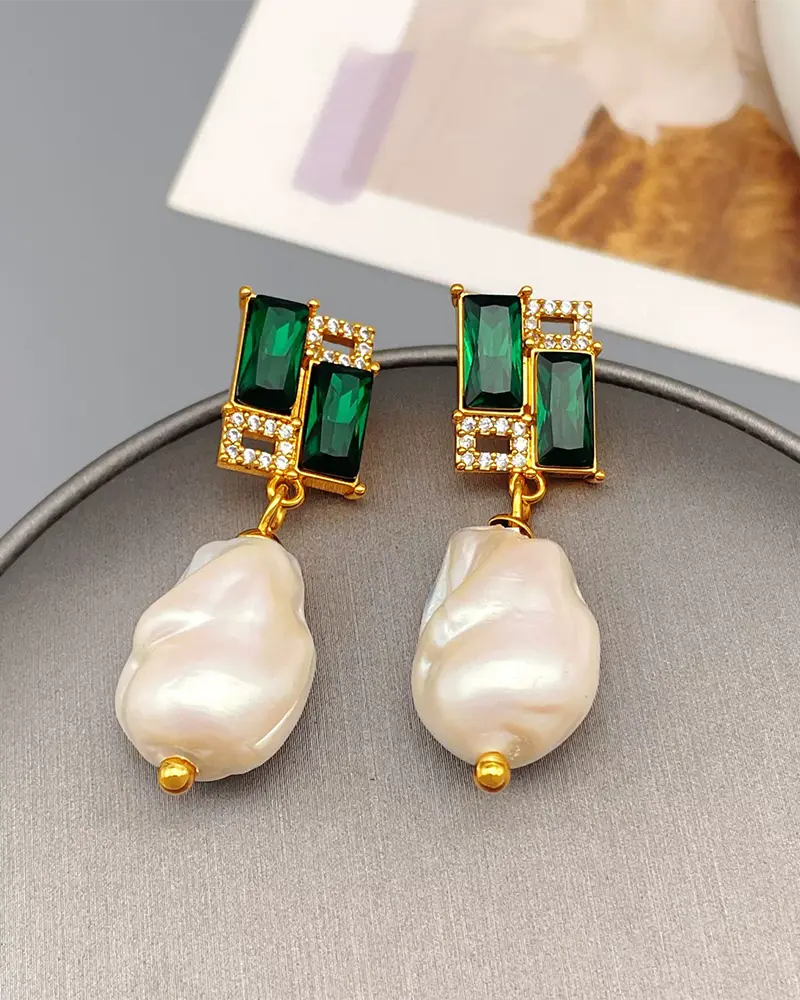 Emerald Green Vintage Drop Earrings