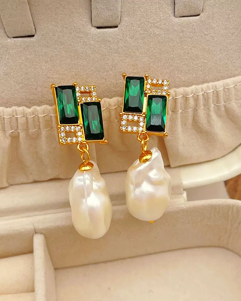 Emerald Green Vintage Drop Earrings