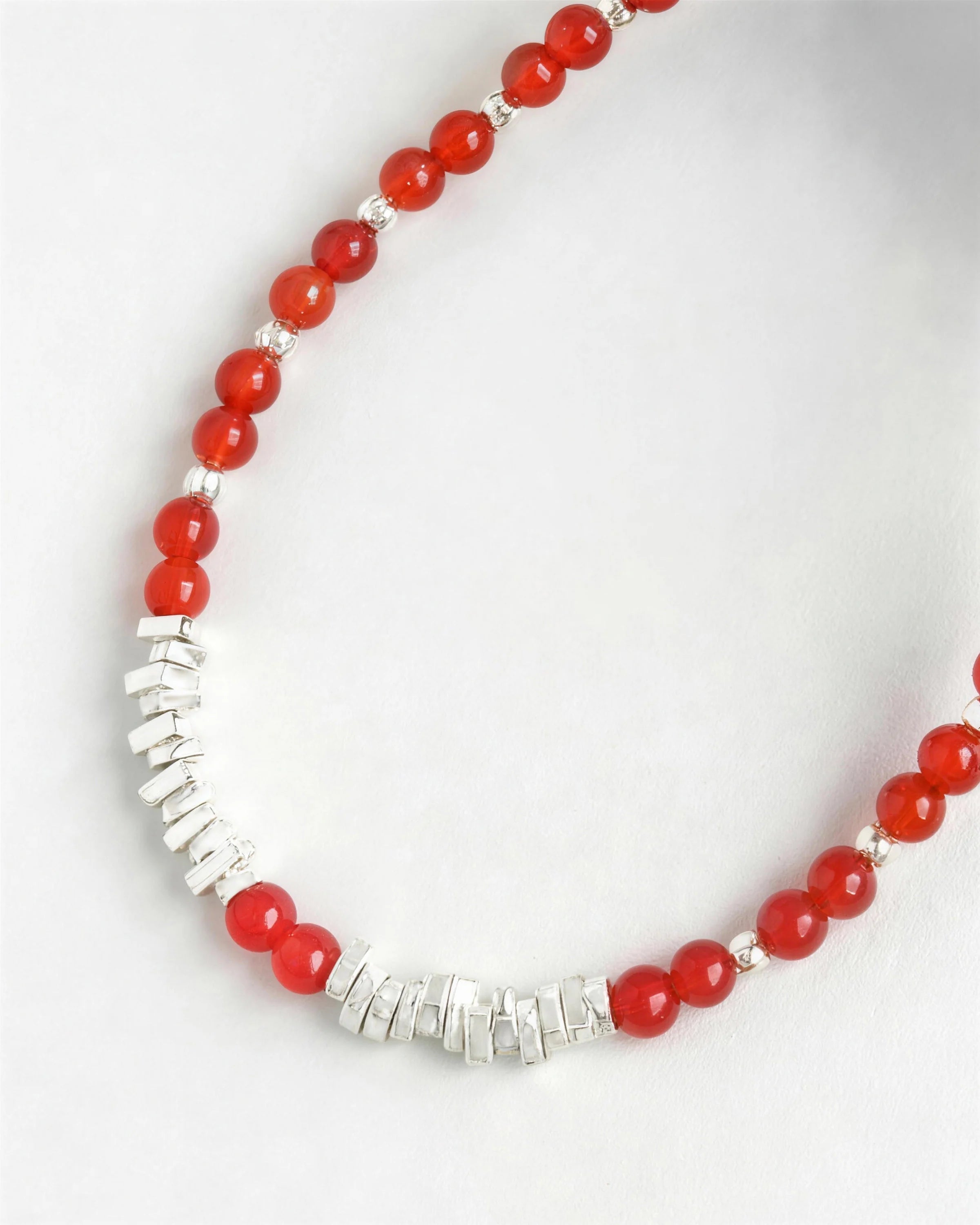 red agate beaded necklace detial