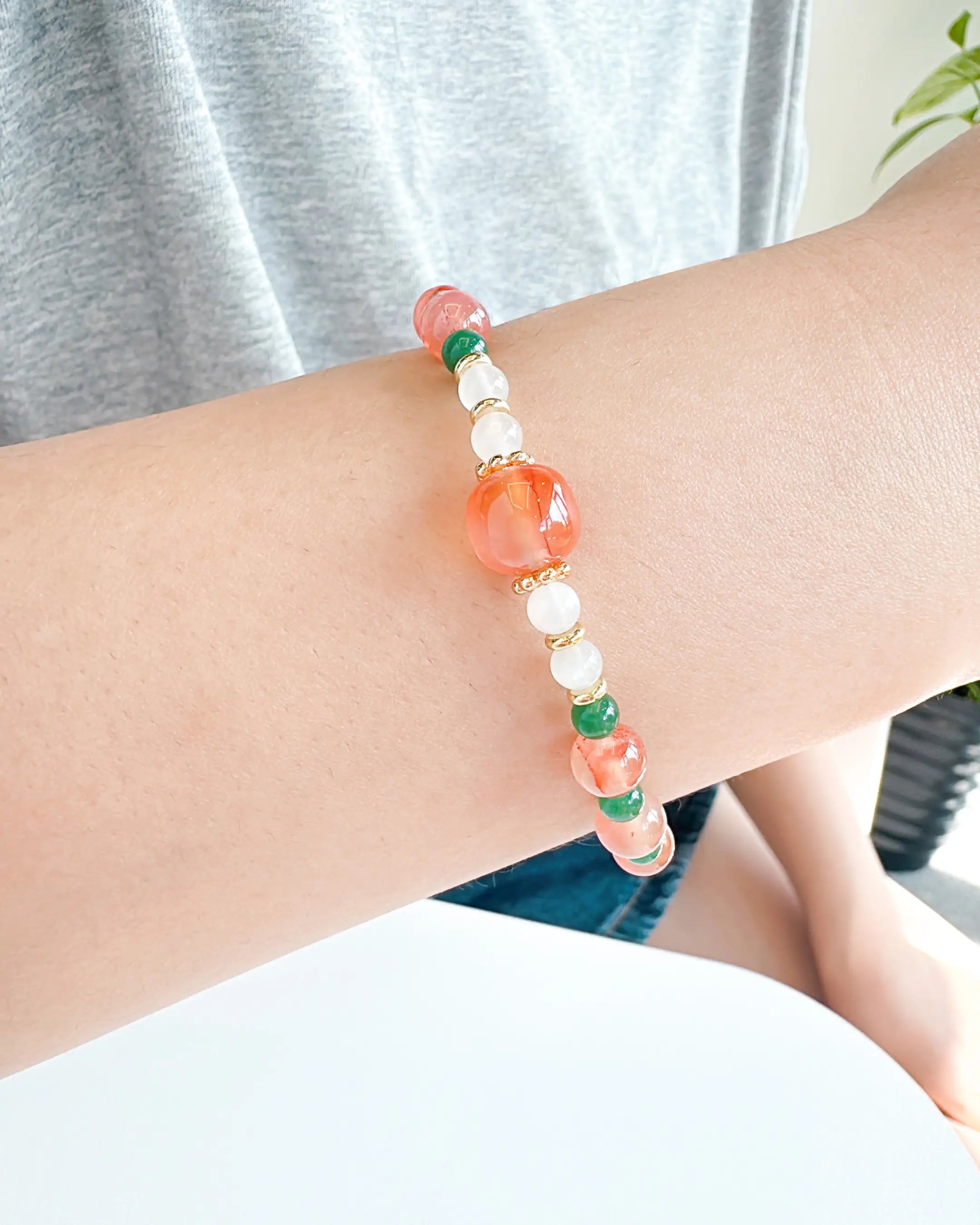 south agate and green agate beaded bracelet on the model