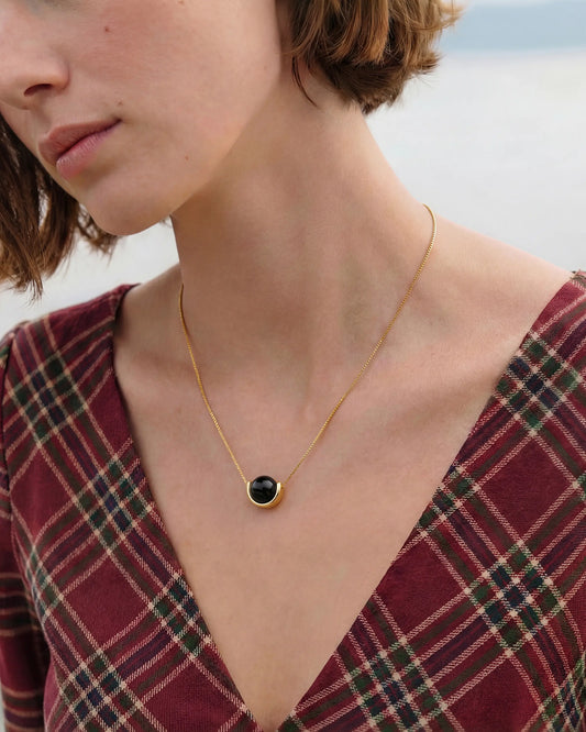Black Onyx U-Shape Gold Necklace – Protection & Elegance