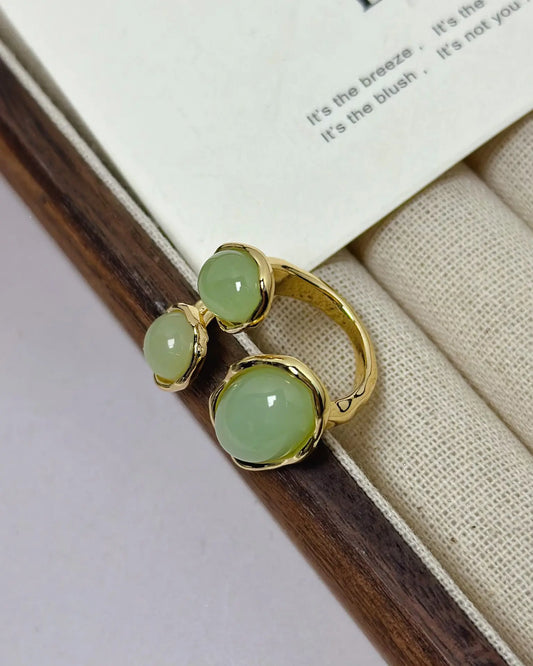 マラカイト14Kゴールドメッキリング – 守護と変容