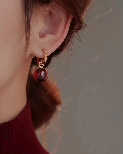 ガーネット999ファインシルバーイヤリング – 情熱と愛