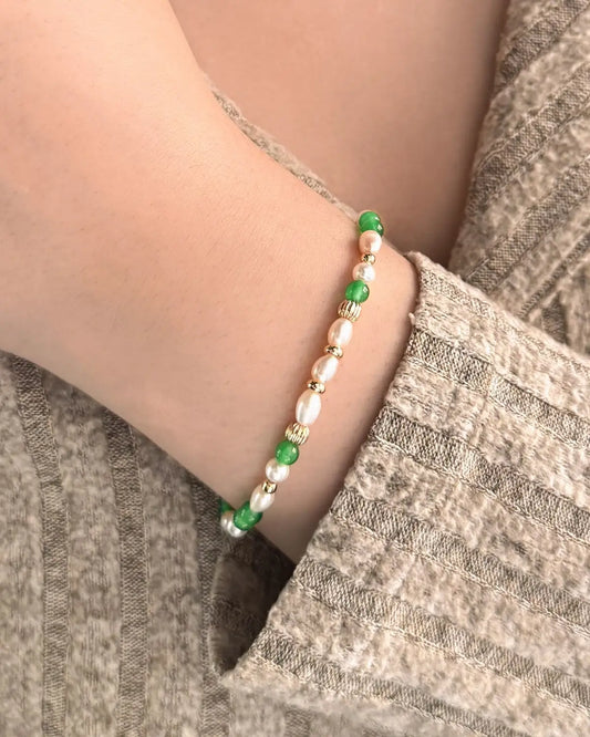 Green Agate Pearl Gold Bracelet – Healing & Balance