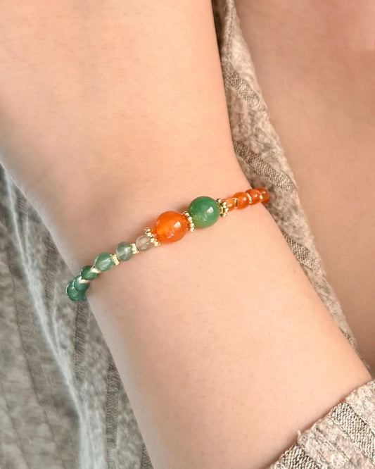 グリーンレッドアゲートのイレギュラー14Kゴールドメッキブレスレット - 勇気と癒し